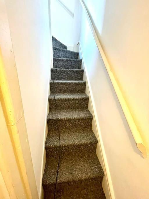 Apartment Historical Building / Cozy Basement / *