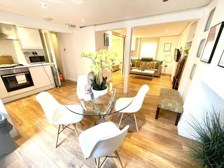 Historical Building / Cozy Basement / Apartment