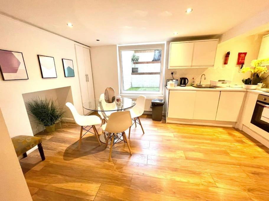 Apartment Historical Building / Cozy Basement / *